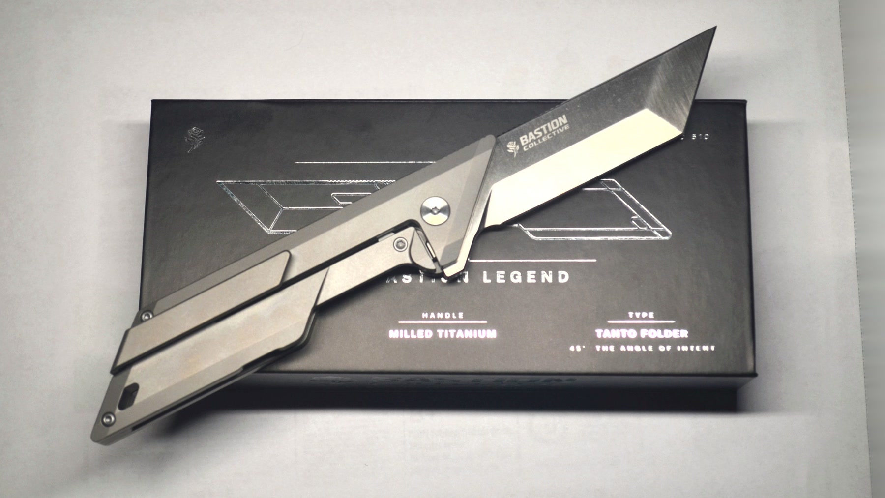 The finished object on its presentation tray.